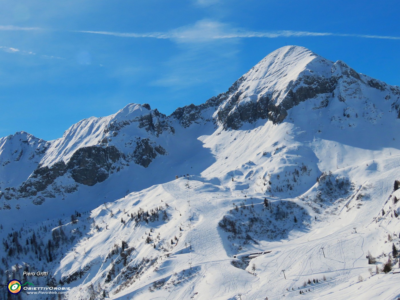 35 Zoom sul Pegherolo (2369 m).JPG